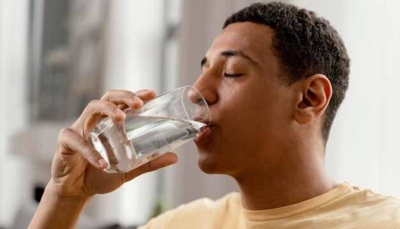 5ماده غذایی که نباید با آنها آب خورد